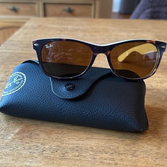 Ray-Ban Wayfarer Sunglasses Tortoise/Beige w/case - Picture 1 of 5